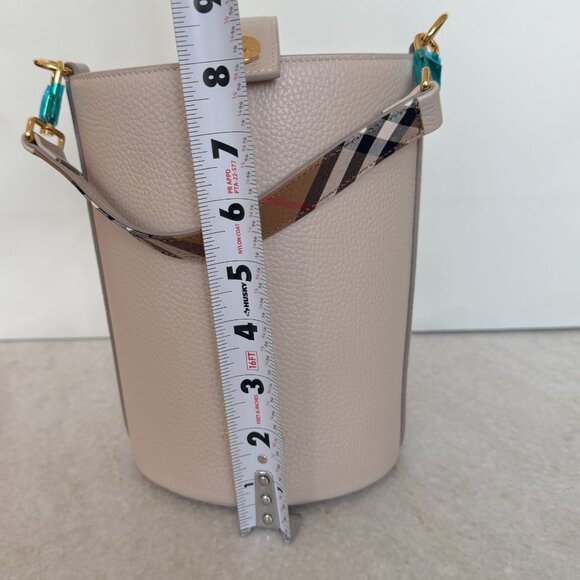 Burberry Small Grainy Leather Bucket Bag Limestone, house check strap - Picture 15 of 15